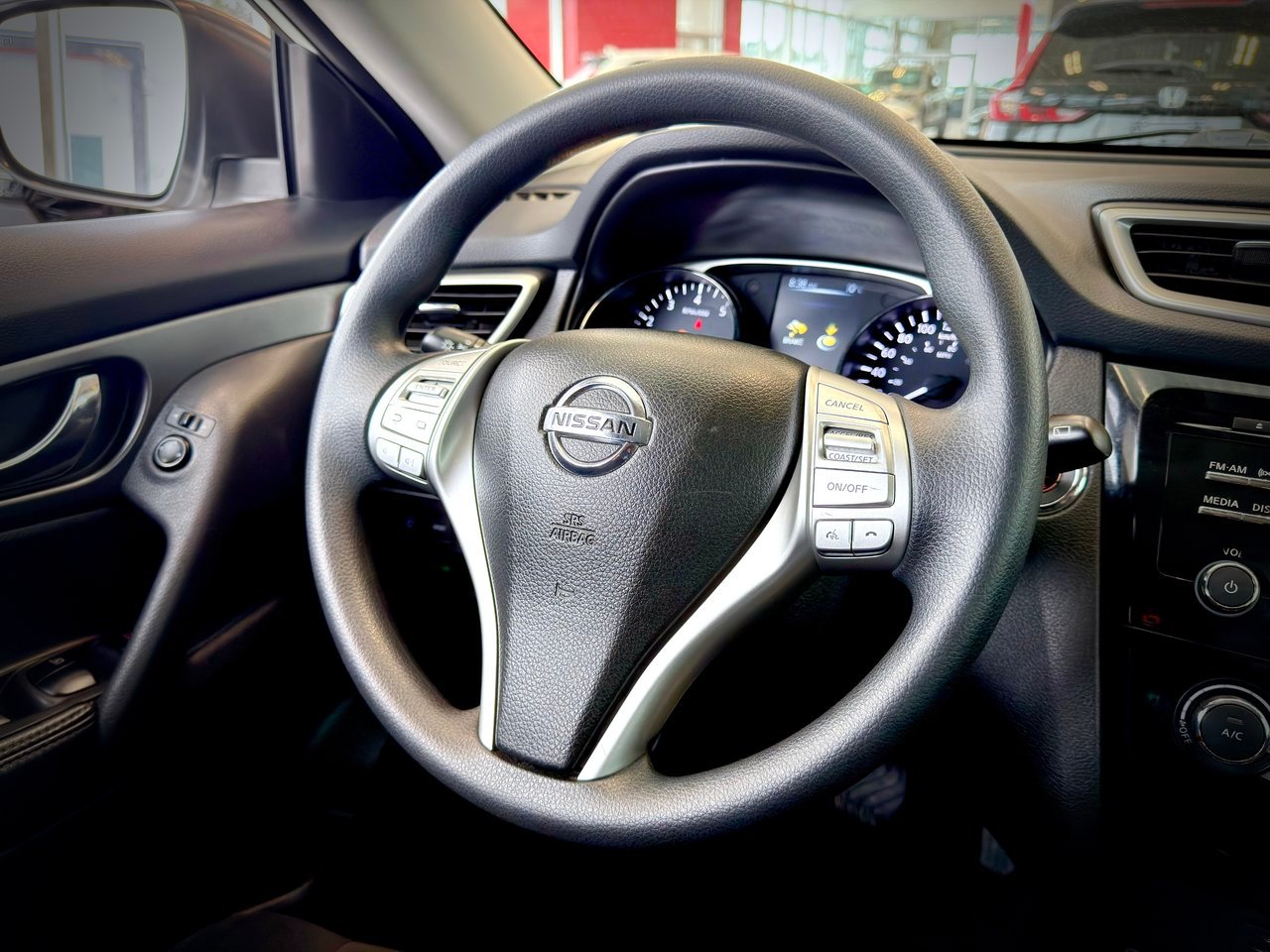 2016 Nissan Rogue White Notre-Dame-des-Prairies - photo #24