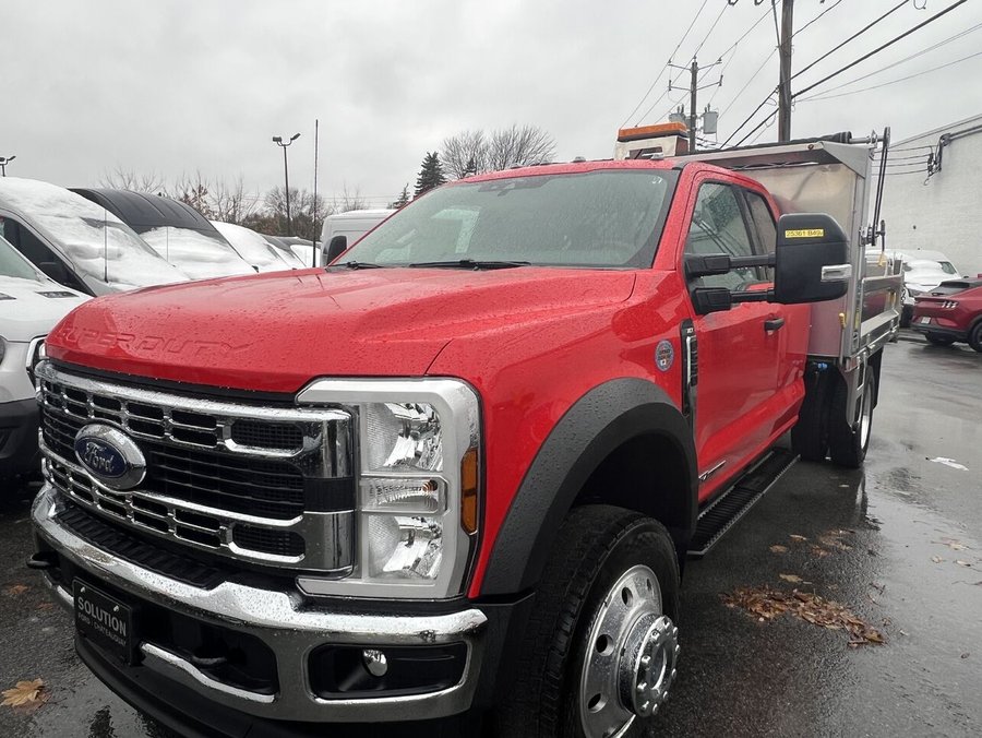 2025 Ford Super Duty F-550 DRW 2025 Red
