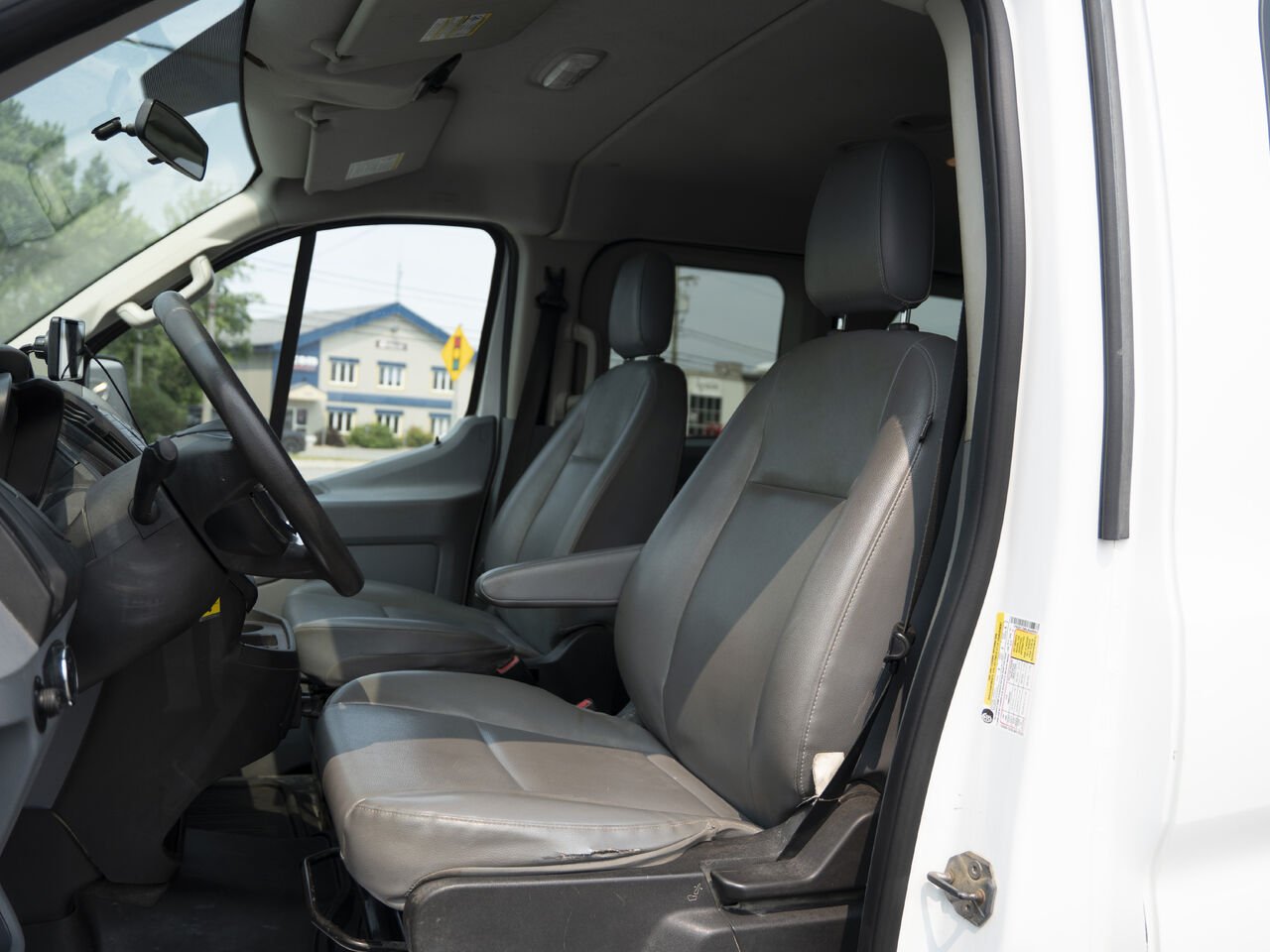 Ford Transit tourisme | T-150 XL toit bas 130 po porte pivotante côté passager 2018 Blanc Val-d'Or - photo #6