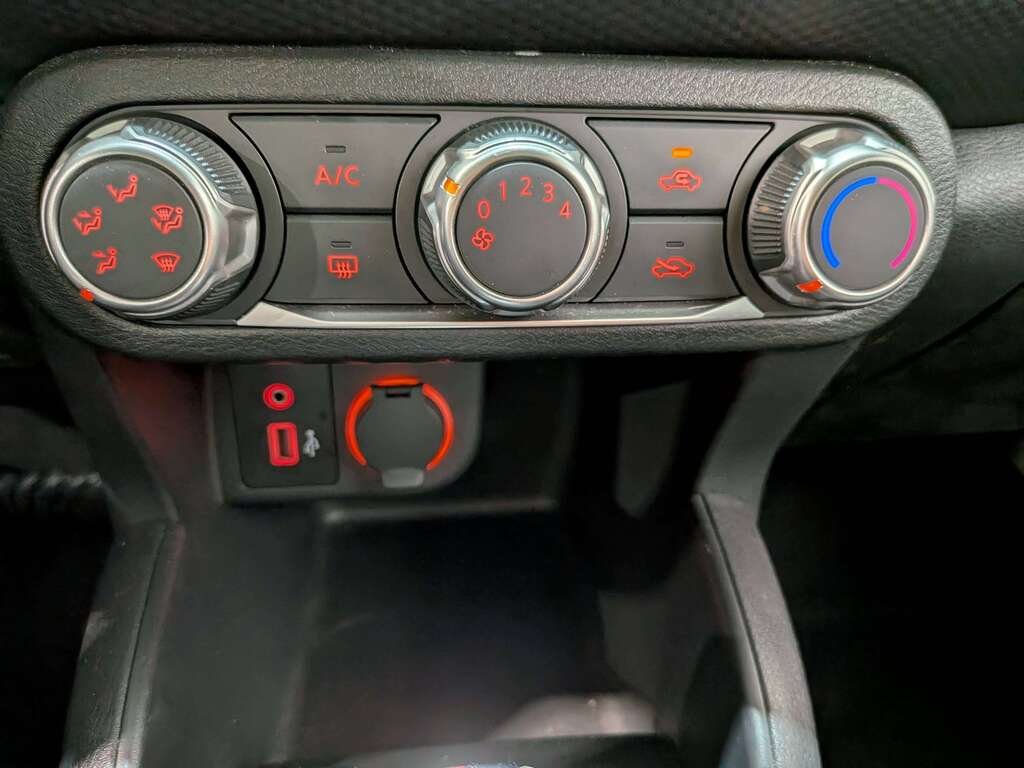 2024 Nissan Kicks S FWD White Val-David - photo #23