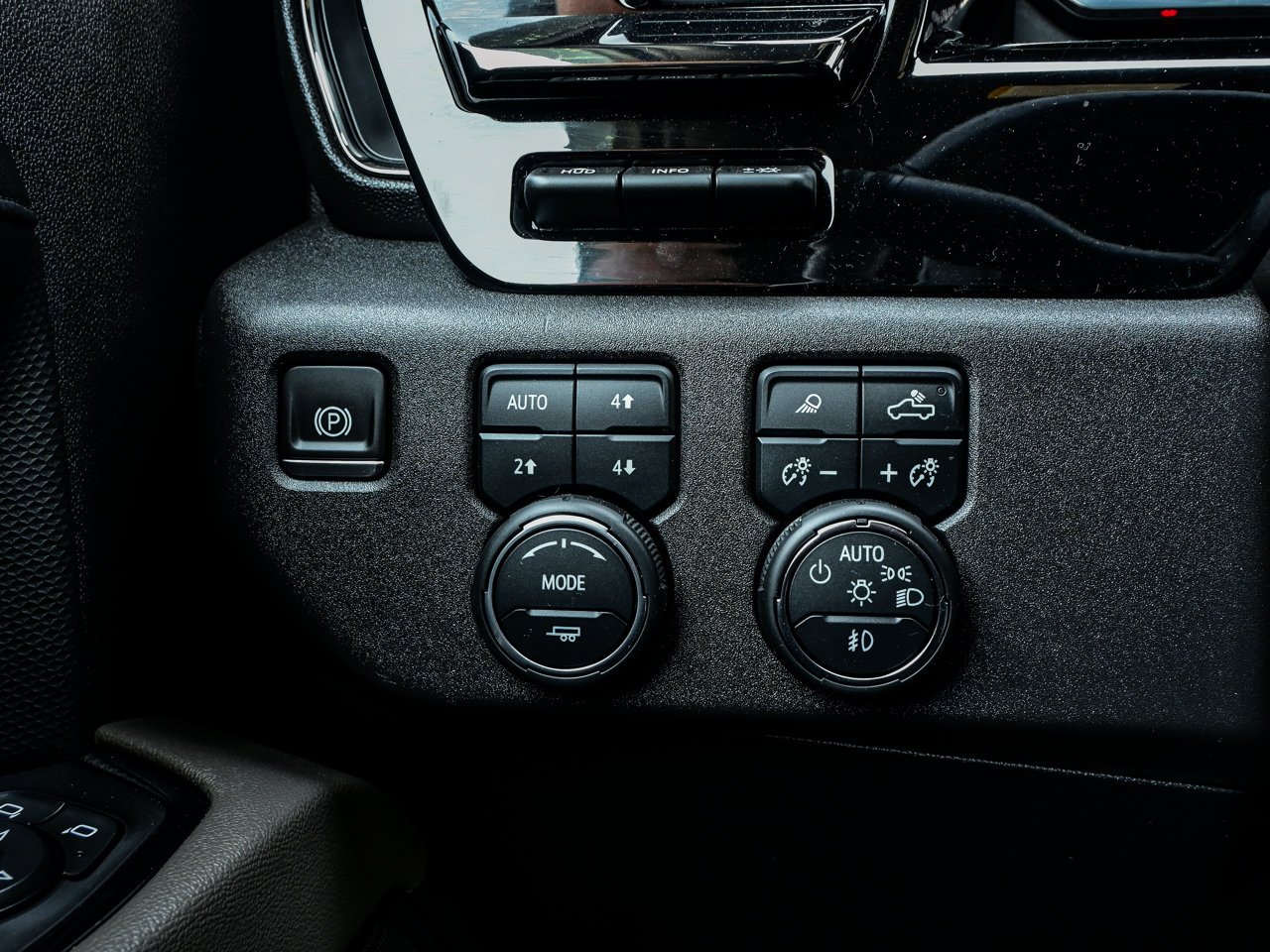 2024 Chevrolet Silverado 1500 4WD Crew Cab 147 ZR2 Blue Sherwood Park - photo #20
