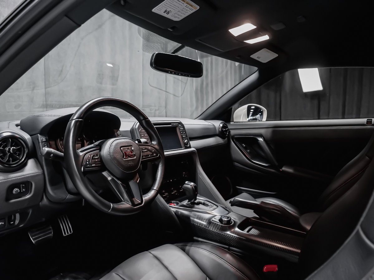 2023 Nissan GT-R PREMIUM White Montreal - photo #22