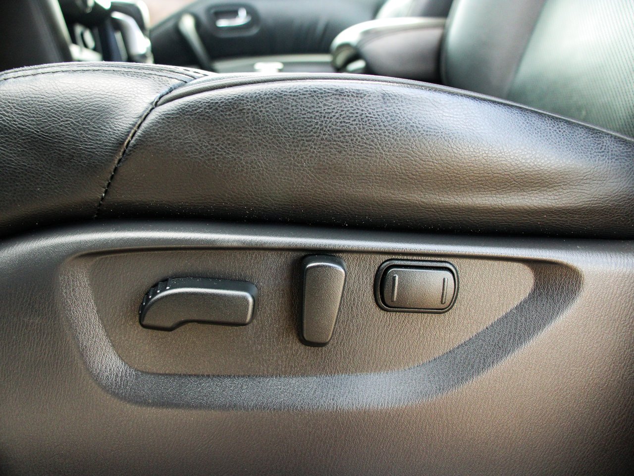 2024 Nissan Armada 4x4 SL White Sherwood Park - photo #14