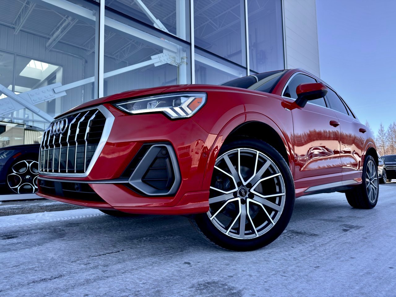2019 Audi Q3 Red Notre-Dame-des-Prairies - photo #2