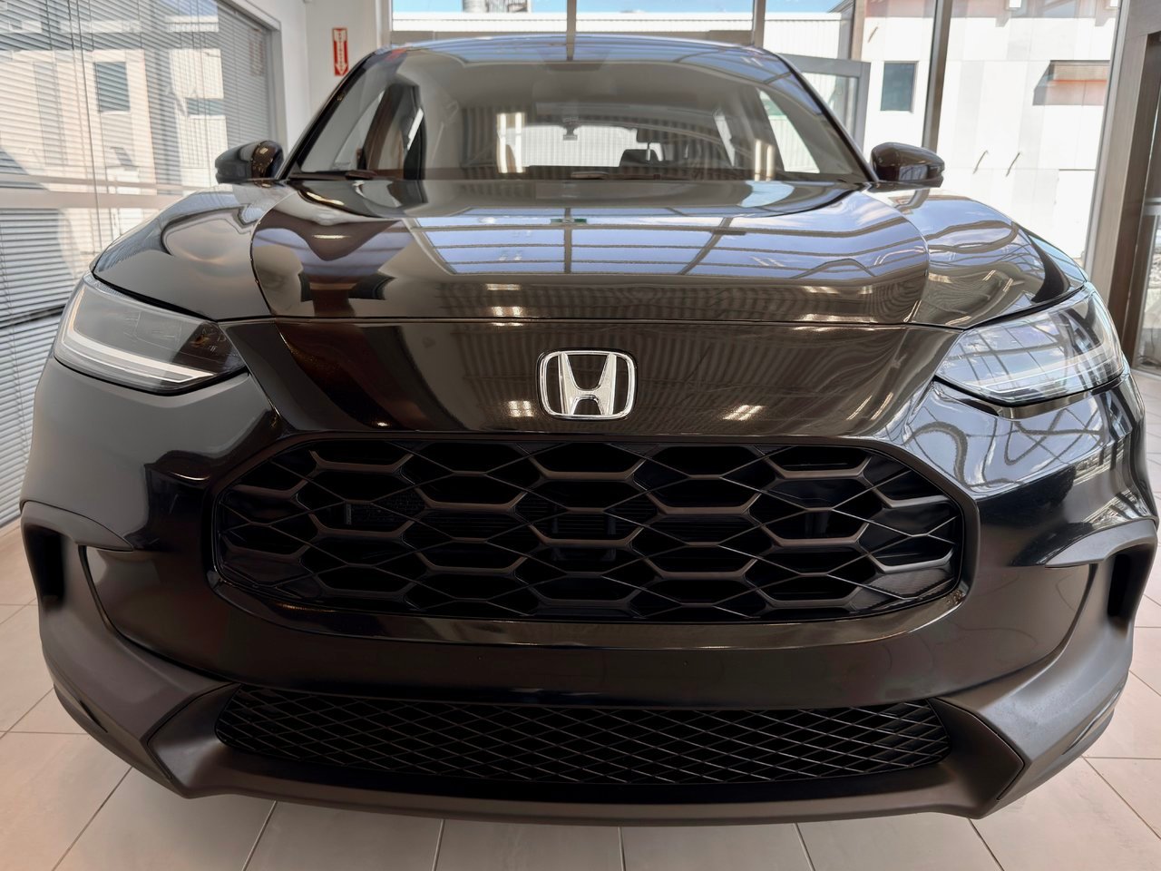 2024 Honda HR-V Black Notre-Dame-des-Prairies - photo #5