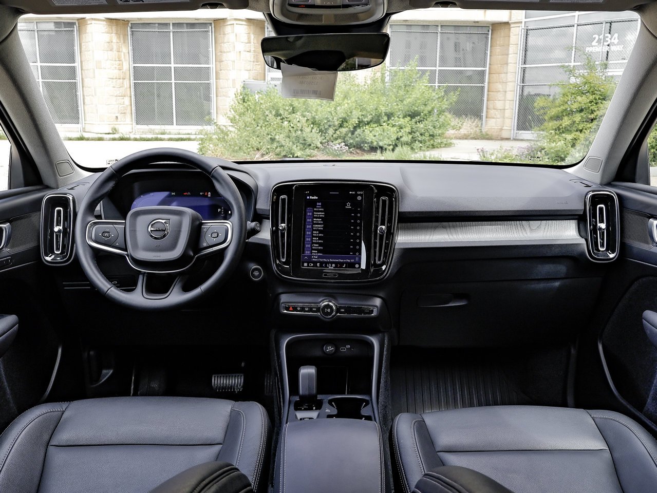 2025 Volvo XC40 B5 AWD Core Bright Theme Grey Sherwood Park - photo #27