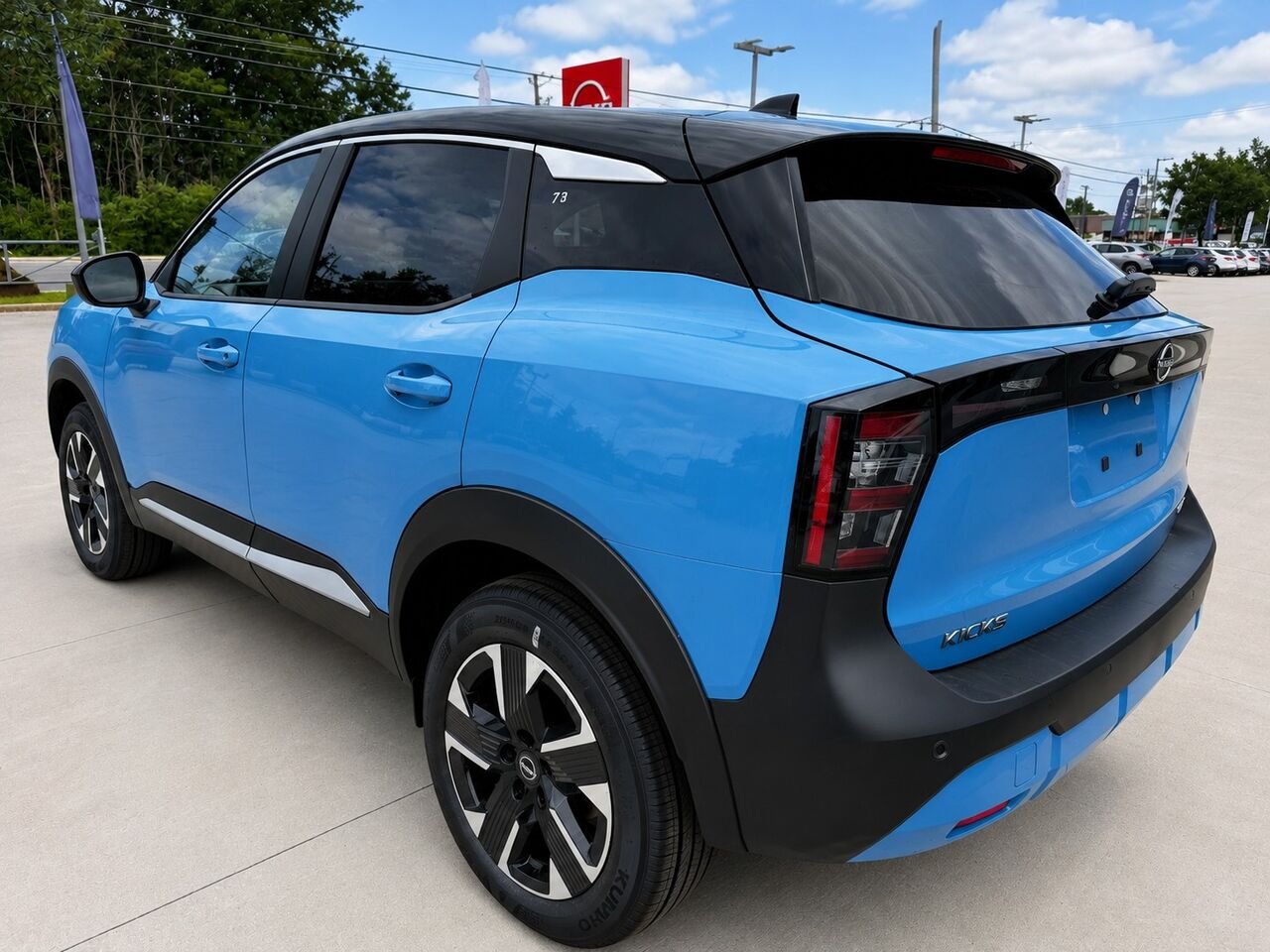 NISSAN Kicks KICKS SV 2026 Bleu glacial arctique/Noir intense Châteauguay - photo #2