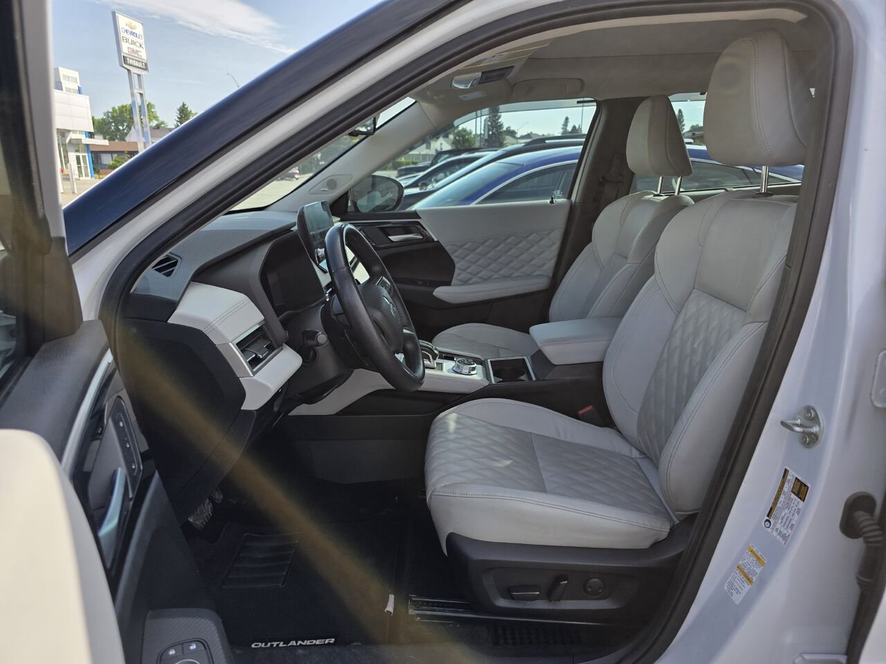 2022 Mitsubishi Outlander GT S-AWC White Rouyn-Noranda - photo #9