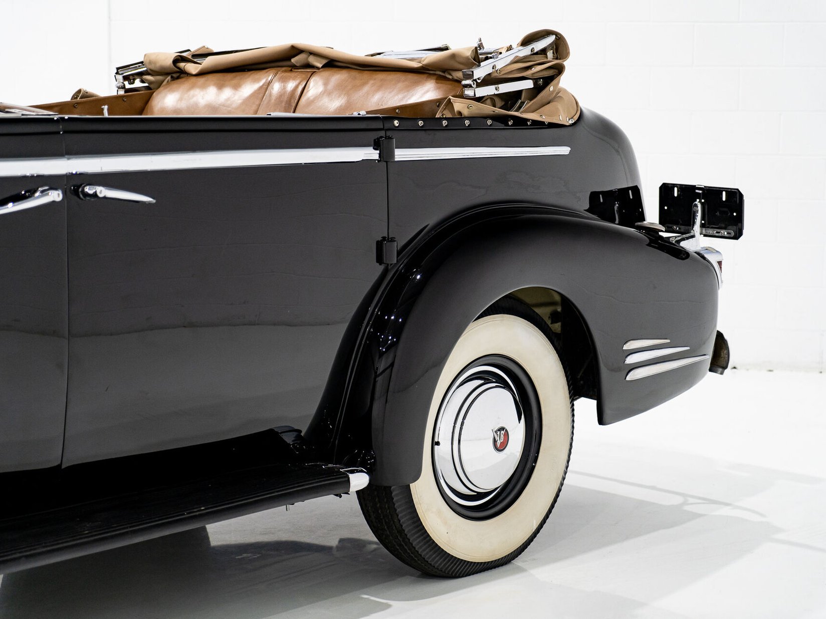 Cadillac Series 90 **PRICE IN USD**1 of 13 V16 1938 Noir Montréal - photo #31