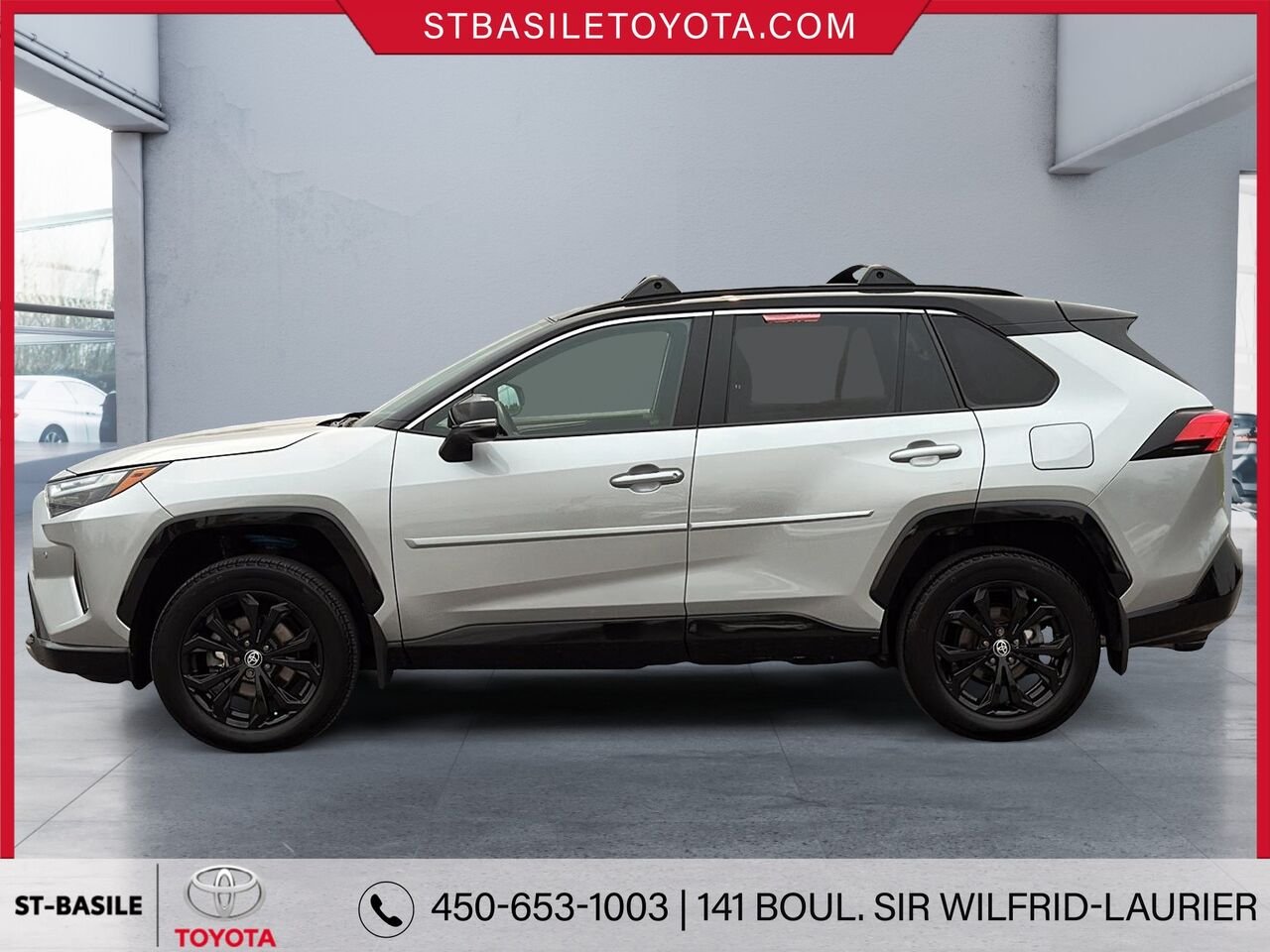 TOYOTA RAV4 Hybride 2023 Ciel argent métallisé avec toit noir Saint-Basile-le-Grand - photo #7