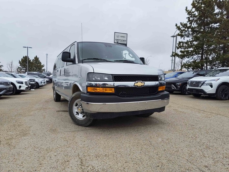 2025 Chevrolet Express 3500 Passenger 2025 Grey