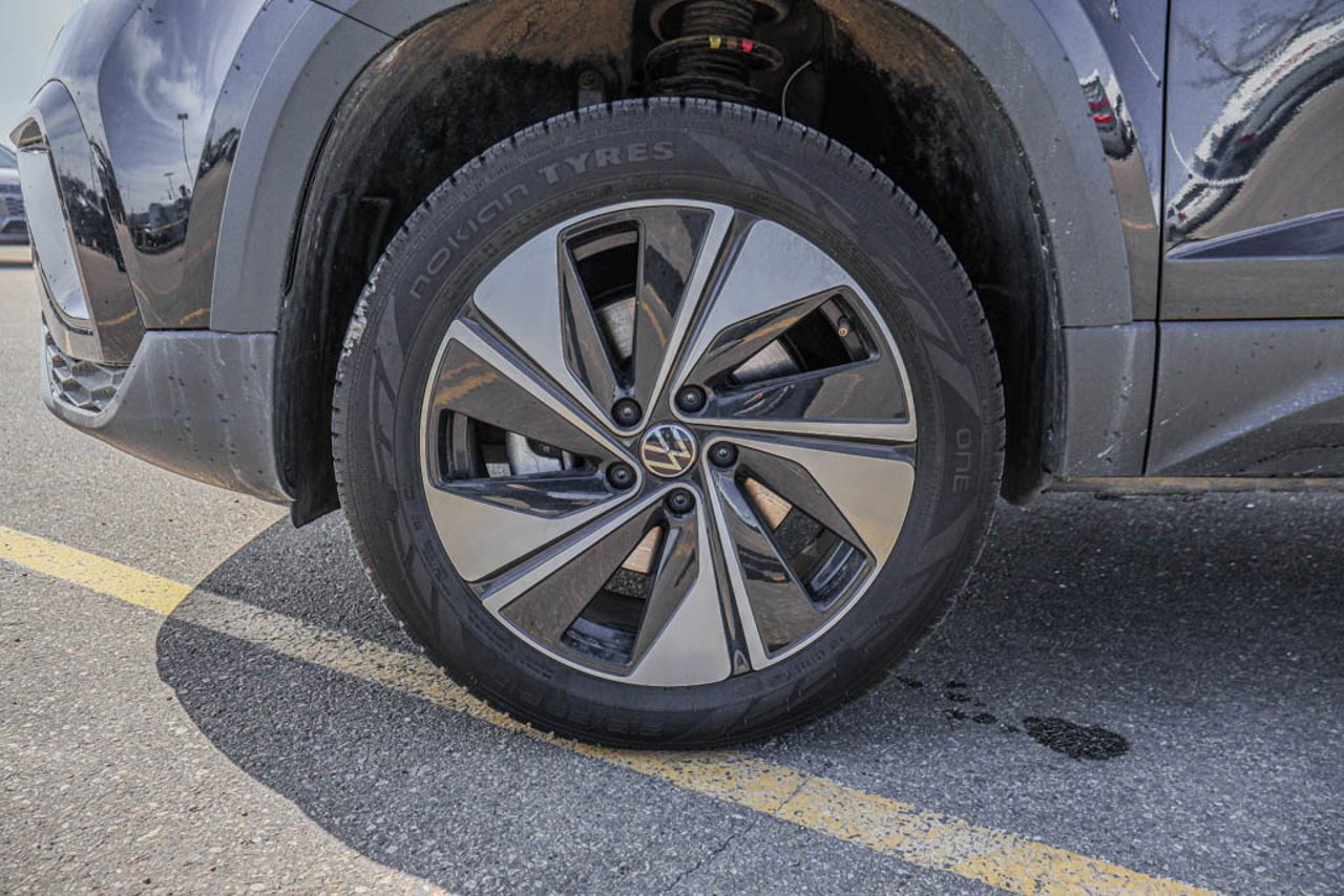 2024 Volkswagen Taos Comfortline 4MOTION Black Sherwood Park - photo #12