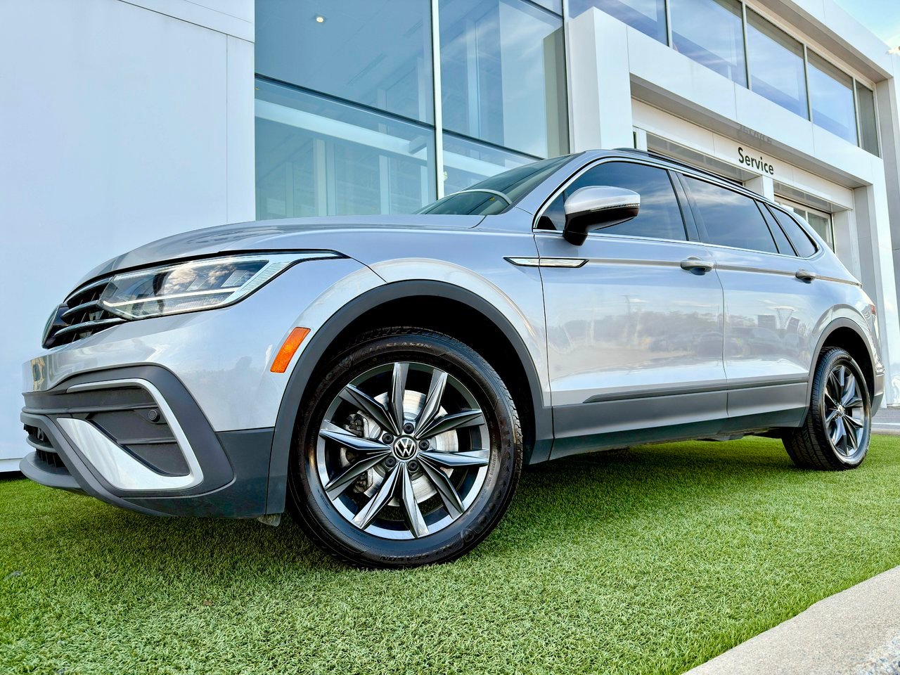 2023 Volkswagen Tiguan Notre-Dame-des-Prairies - photo #2
