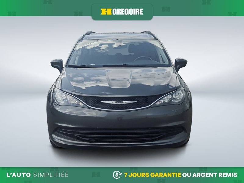 2019 Chrysler Pacifica Grey Laval - photo #1