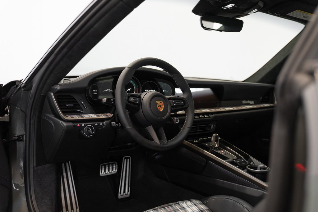 Porsche 911 Turbo 50 Years Coupe 2025 Vert Kirkland - photo #11