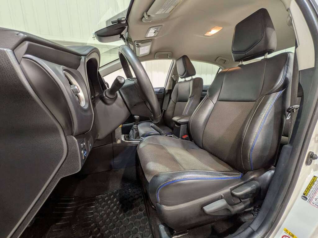 2017 Toyota Corolla 4dr Sdn CVT CE White Val-David - photo #1