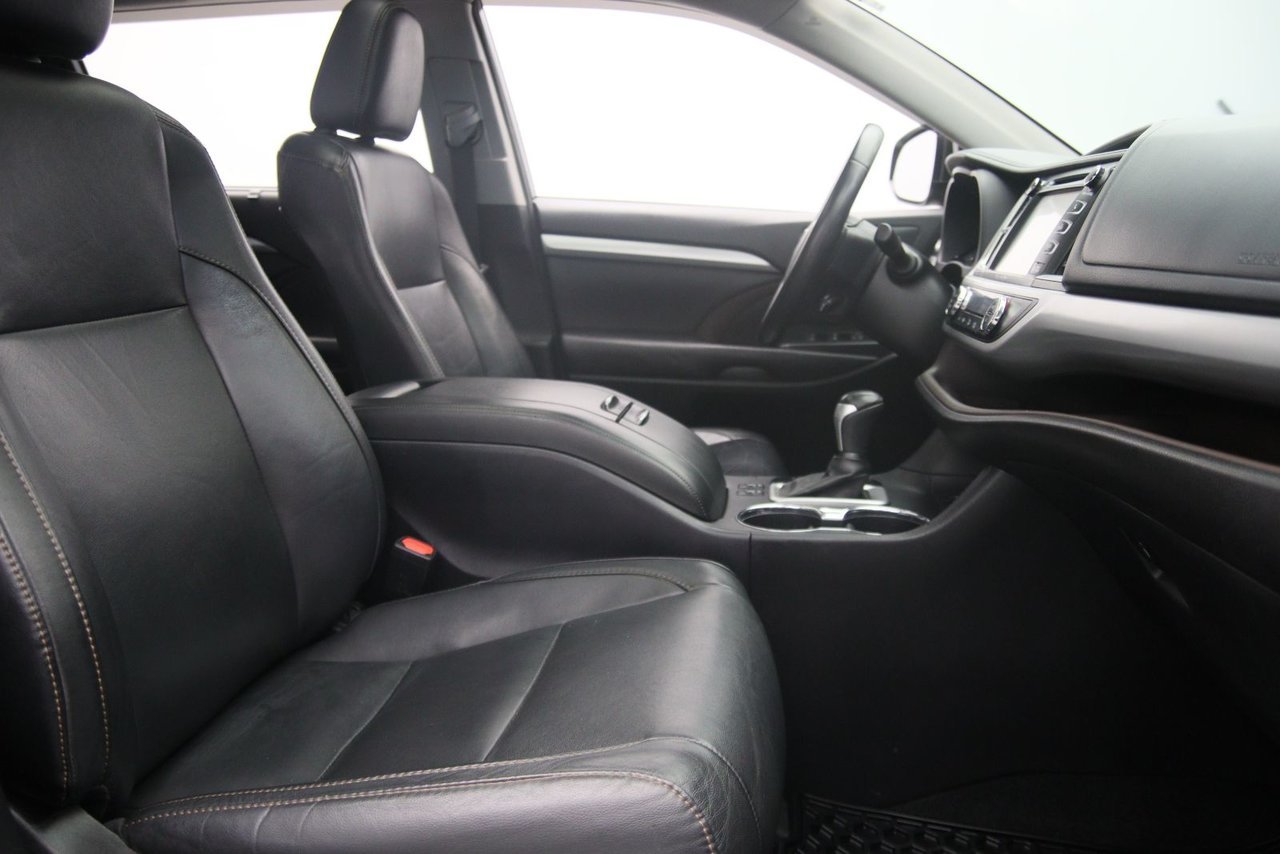 2017 Toyota Highlander XLE Black Baie-Comeau - photo #16