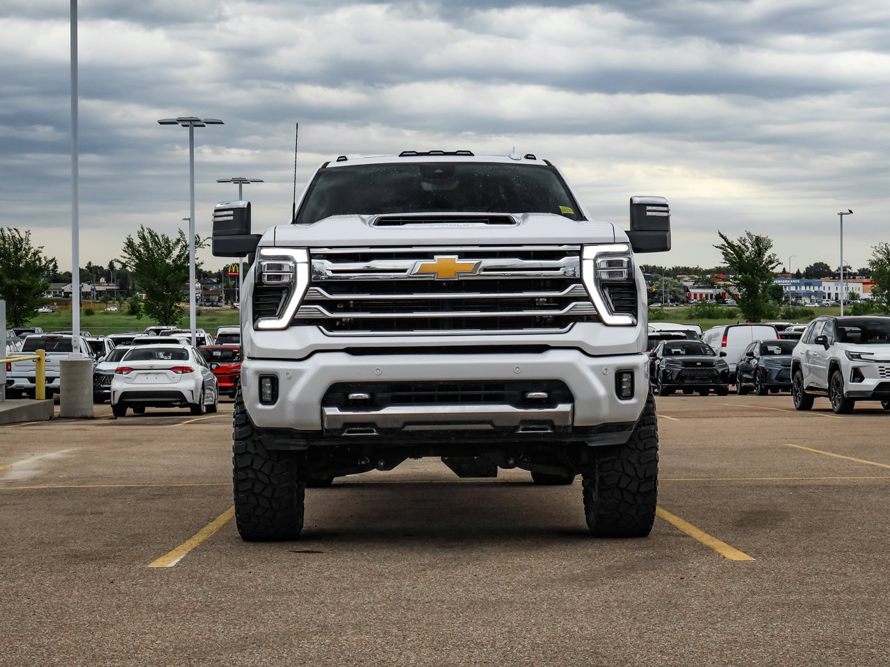 2024 Chevrolet Silverado 3500HD 4WD Crew Cab 159 High Country White Sherwood Park - photo #2