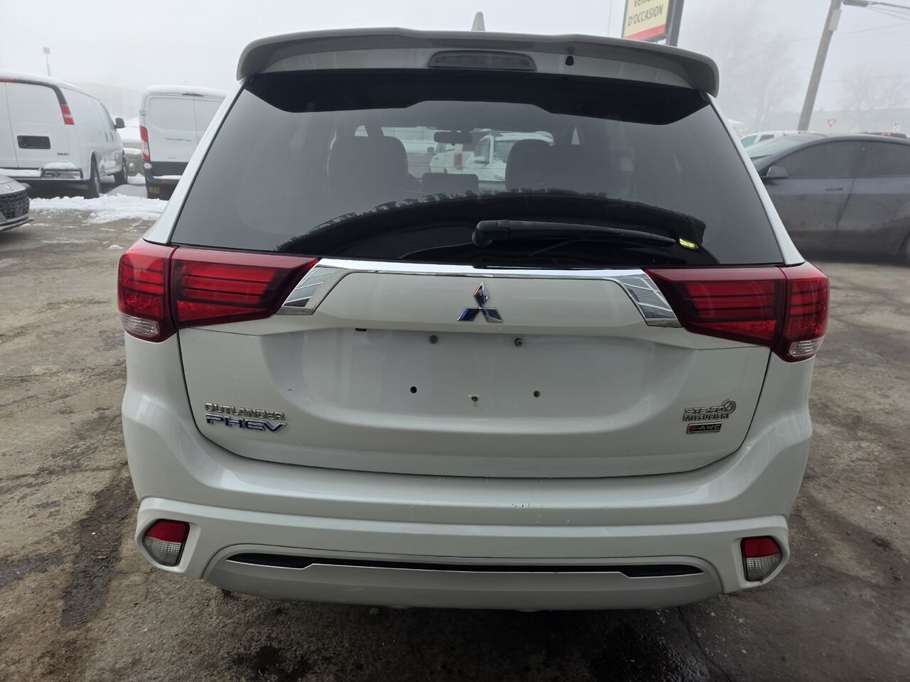 2020 Mitsubishi Outlander Plug-In Hybrid White  - photo #4
