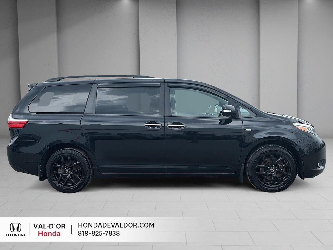2017 Toyota Sienna XLE 7 places 5 portes AWD Black Val-d'Or - photo #4