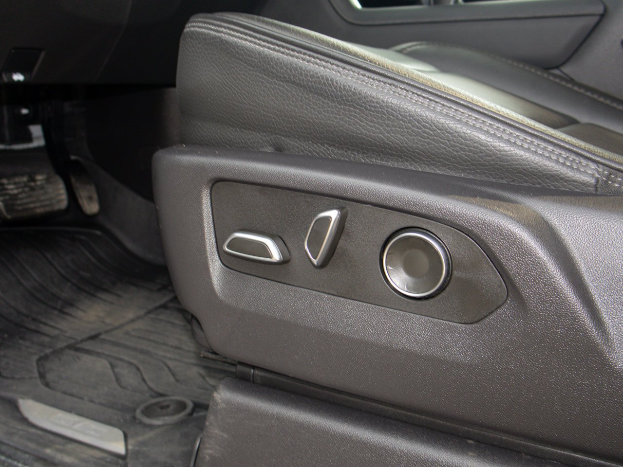 2024 GMC Sierra 1500 4WD Crew Cab 147 Denali White Sherwood Park - photo #20