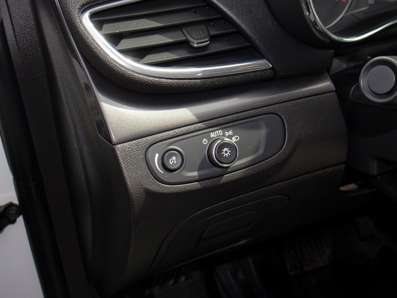 2020 Buick Encore AWD 4dr Preferred White Sherwood Park - photo #20
