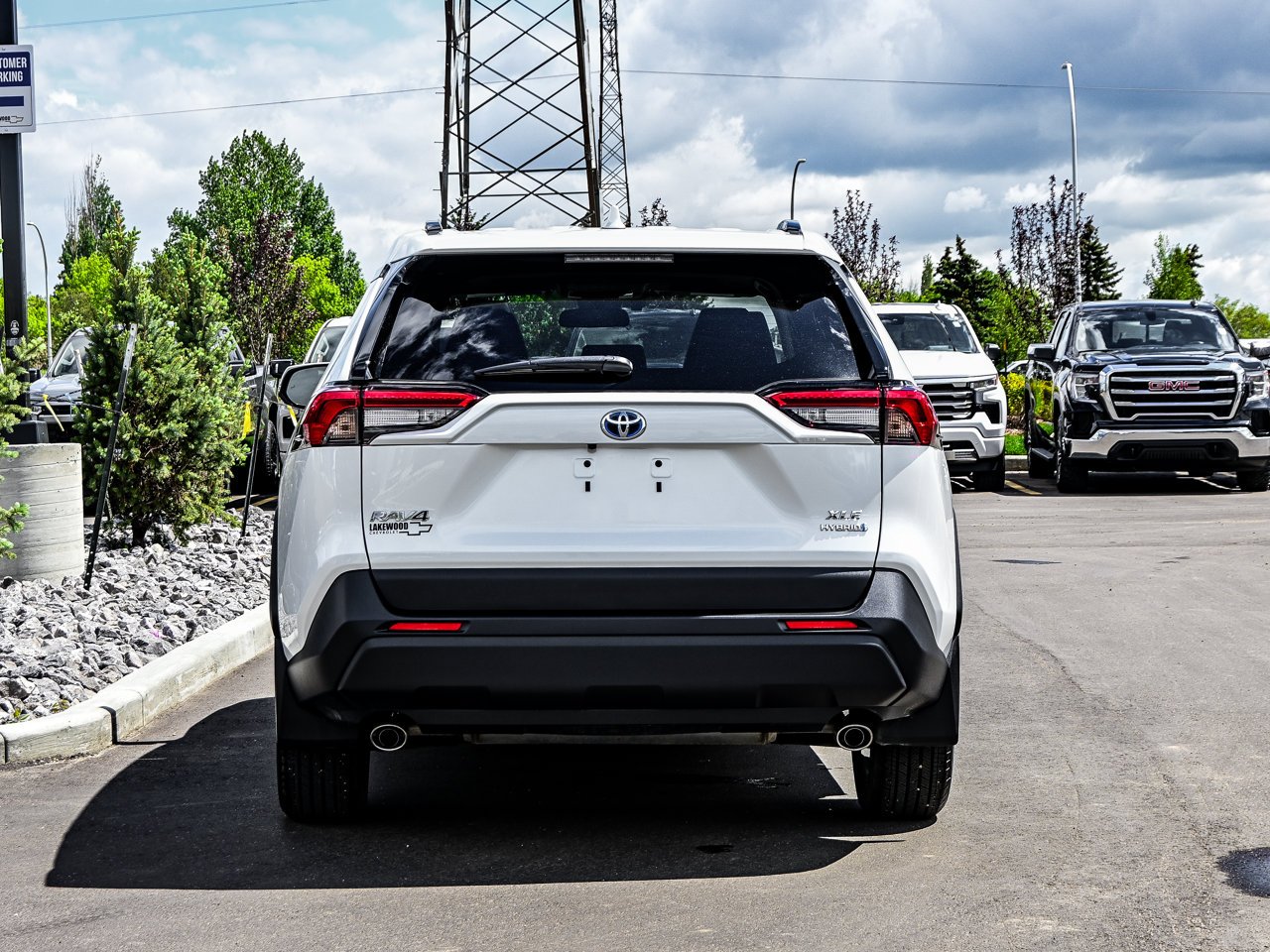2024 Toyota RAV4 Hybrid XLE AWD White w/Black Roof Sherwood Park - photo #11