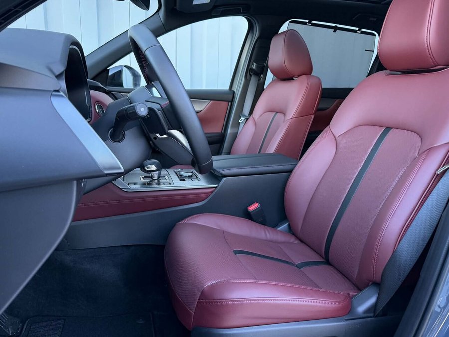 2025 Mazda CX-70 PHEV Éligible à une subvention gouvernementale allant jusqu’à 7500$ Zircon Sand Metallic