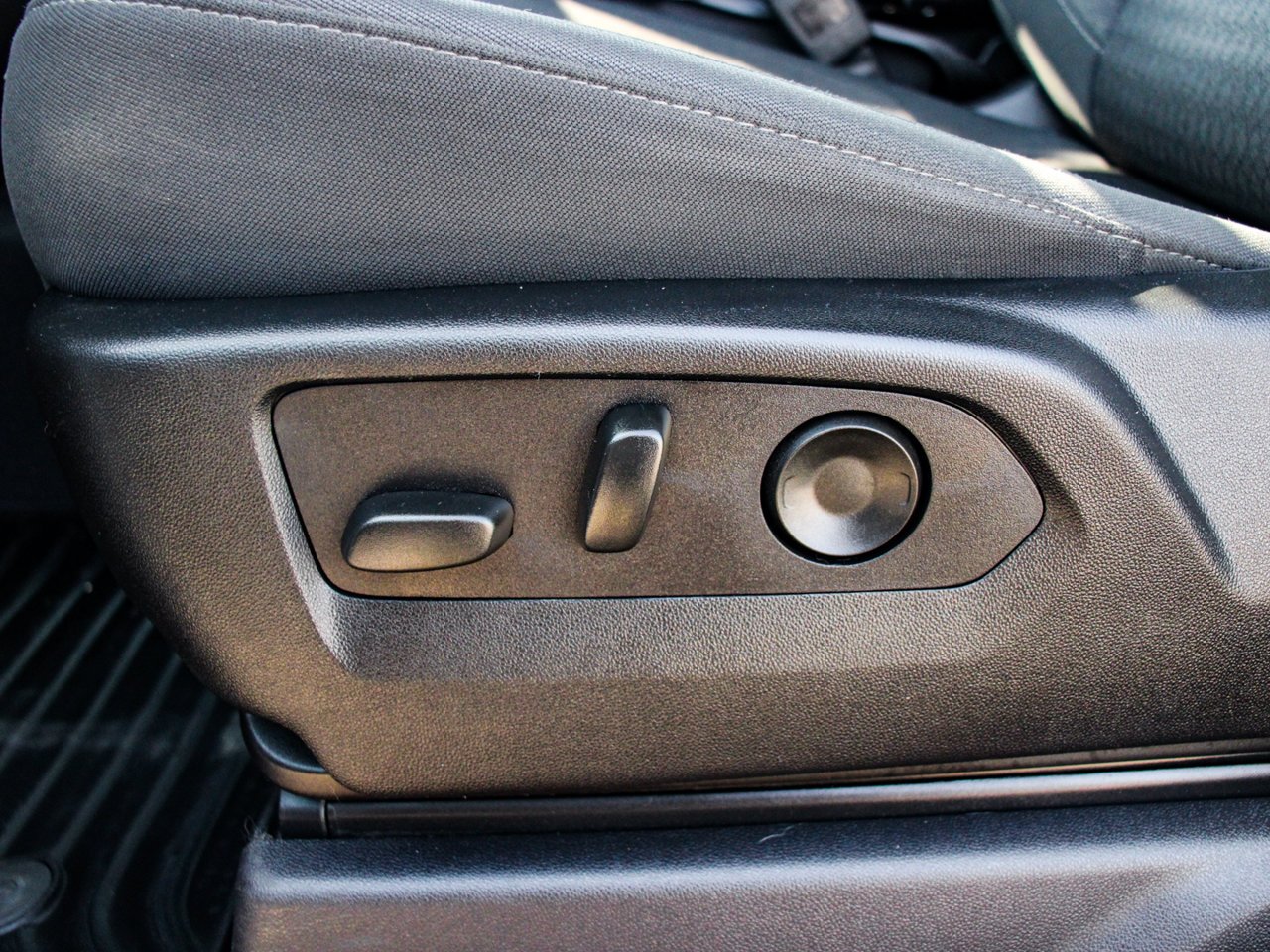 2024 Chevrolet Silverado 2500HD 4WD Crew Cab 159 Custom White Sherwood Park - photo #14