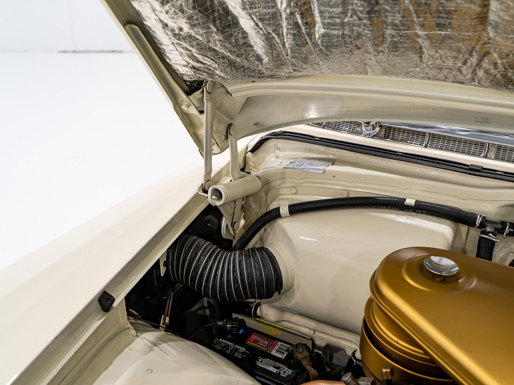 1956 Cadillac Eldorado Seville With Factory A/C | PRIX EN USD White Montreal - photo #55