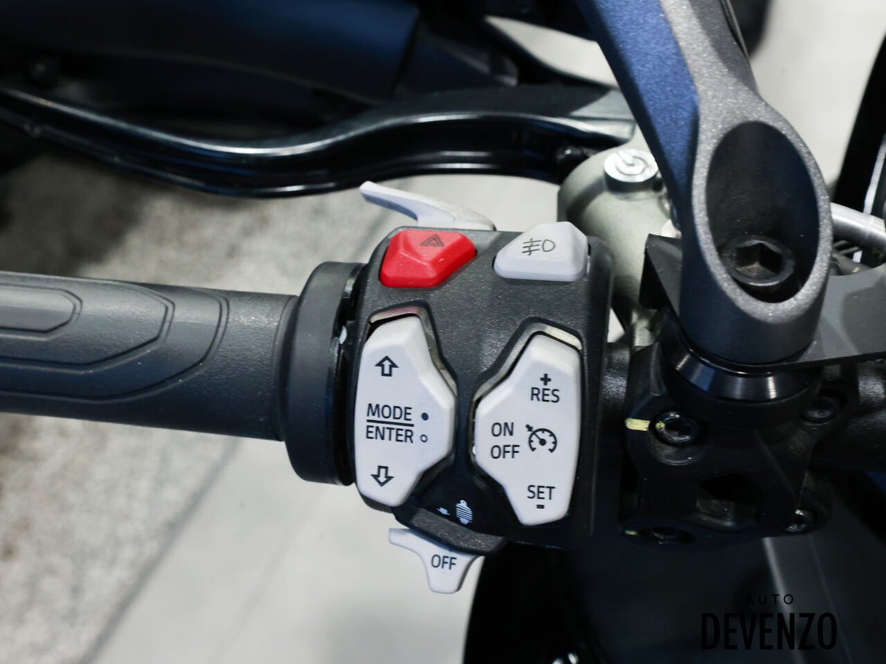 2024 Ducati Multistrada Black Saint-Eustache - photo #5