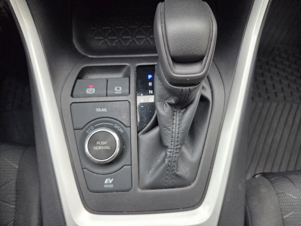 2022 Toyota RAV4 Grey Amos - photo #18