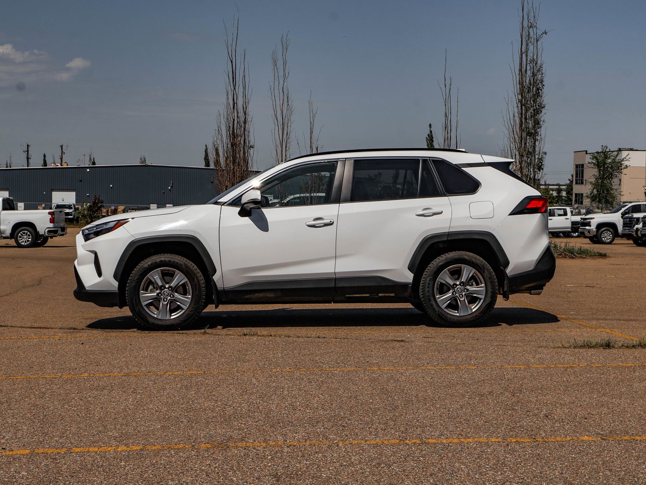 2024 Toyota RAV4 XLE AWD White Sherwood Park - photo #4
