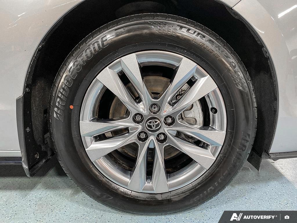 2023 Toyota Sienna 2601822A | Limited Silver Edmonton - photo #5