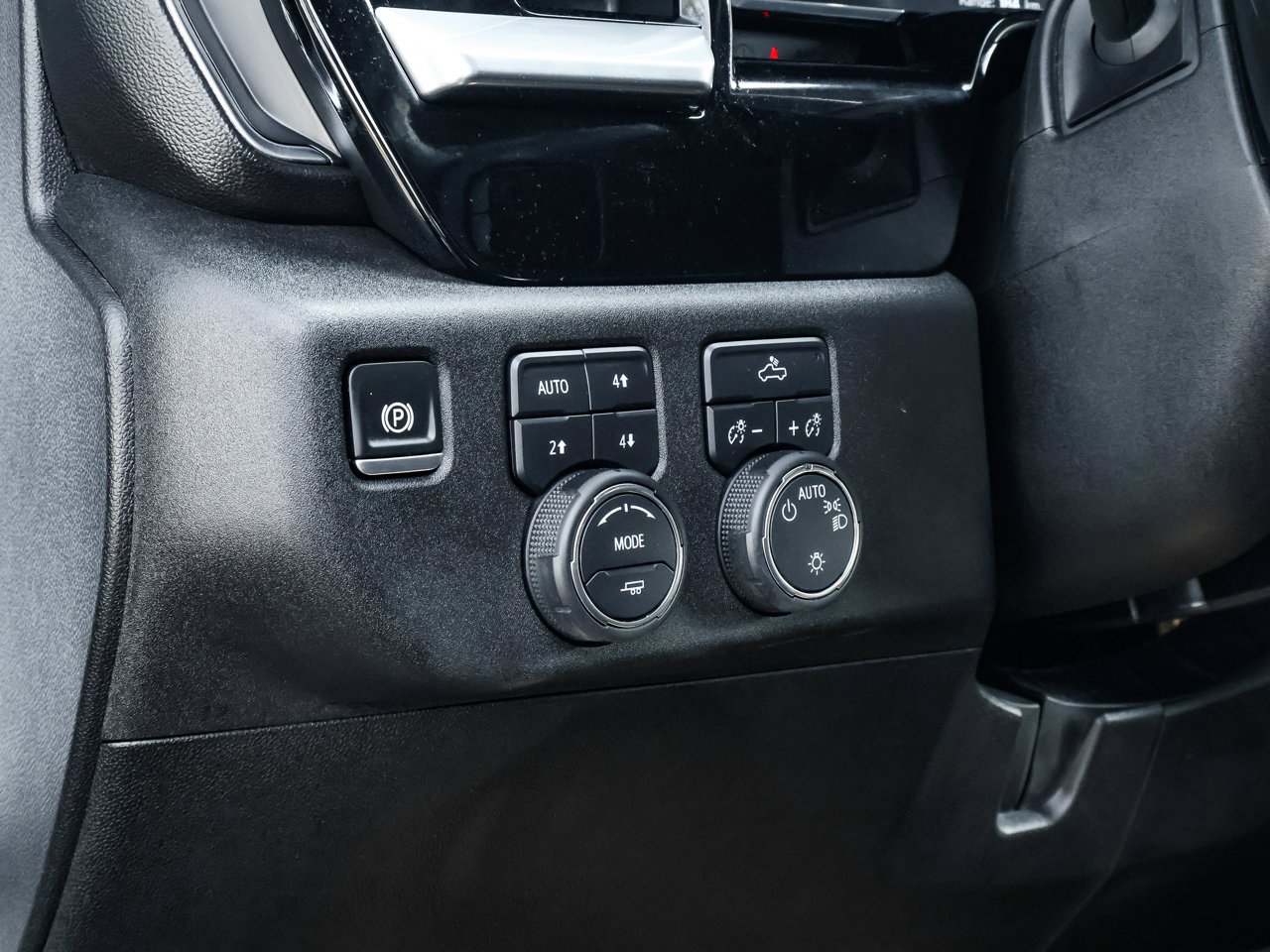 2024 Chevrolet Silverado 1500 4WD Crew Cab 147 LT White Sherwood Park - photo #19