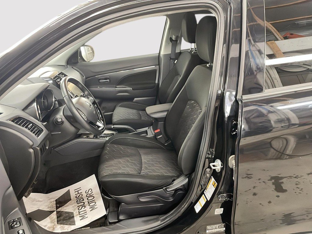 2022 Mitsubishi RVR Black Amos - photo #9