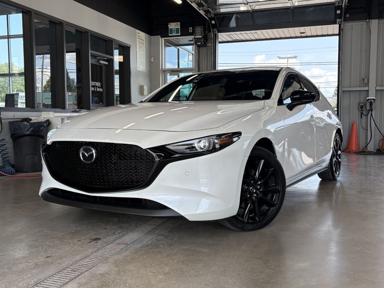 2026 MAZDA Mazda3 Sport GT avec moteur turbo BA TI i-ACTIV Snowflake White Pearl Châteauguay - photo #0