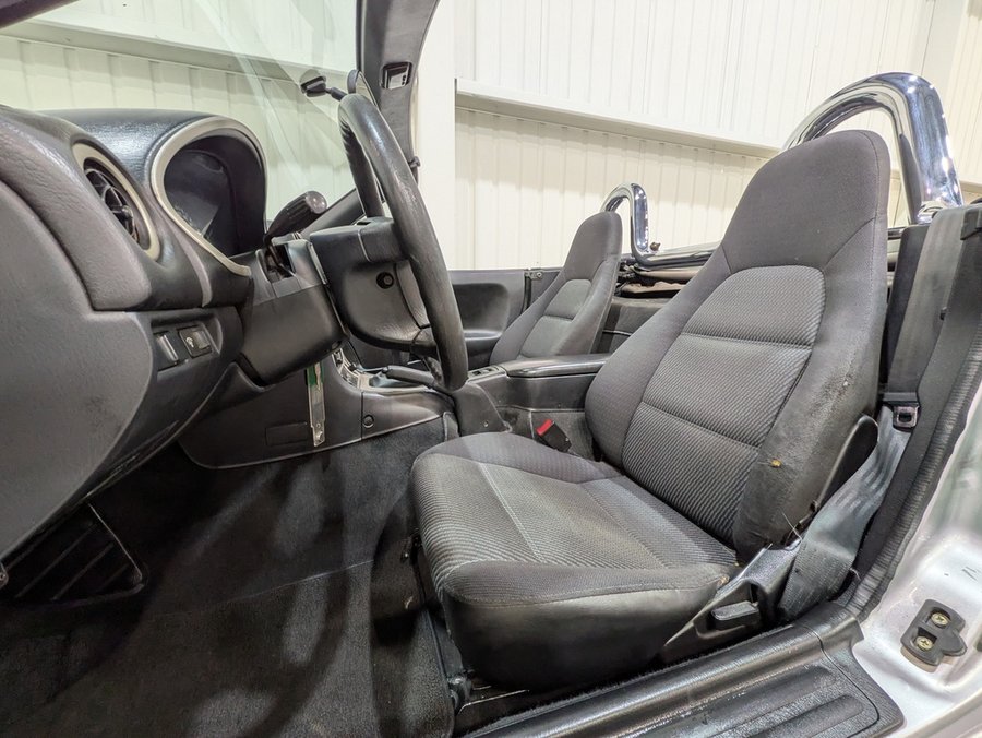 Mazda MX-5 Miata 2dr Conv Manual 2000 Argent