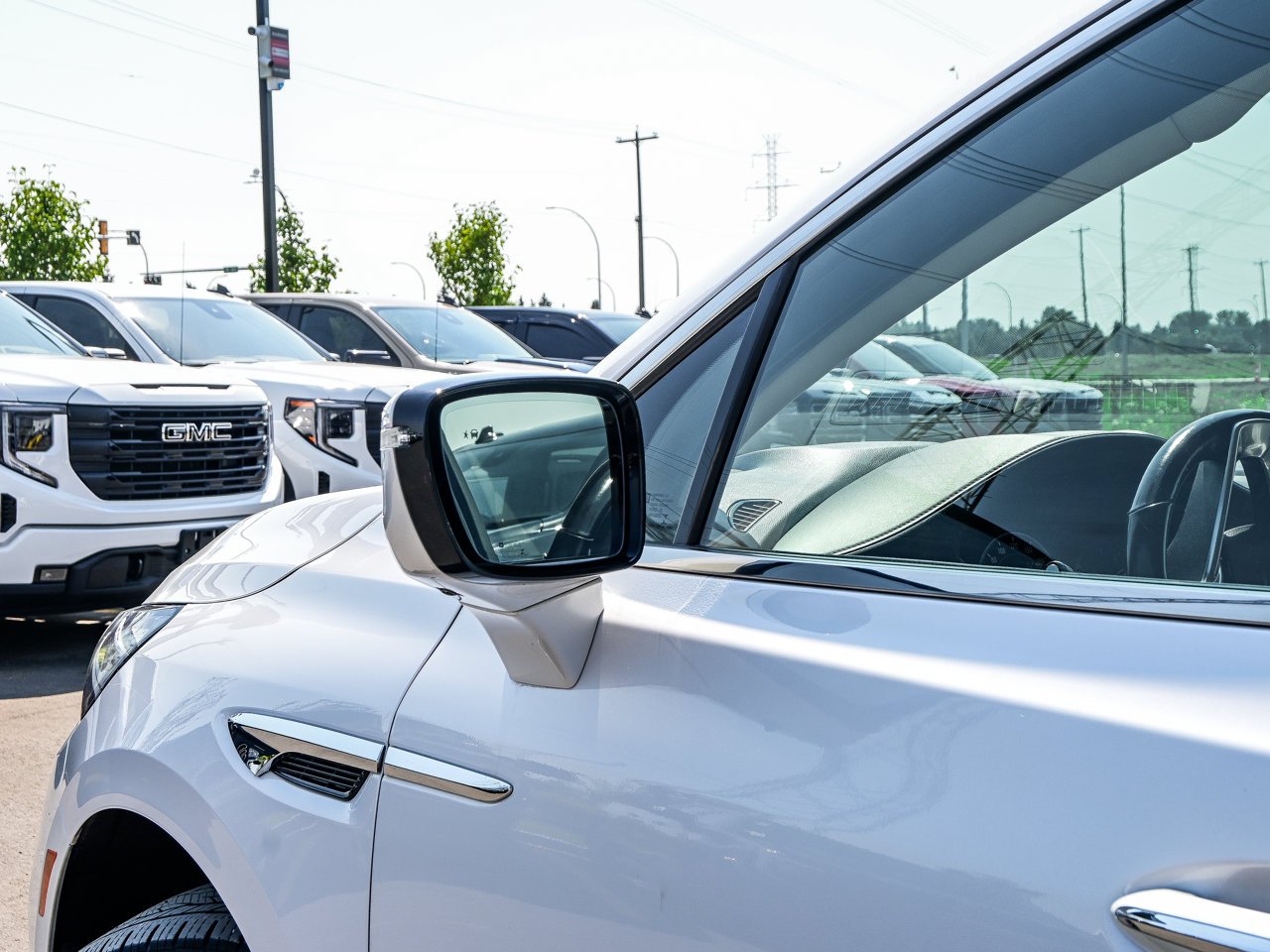 2022 Buick Enclave AWD 4dr Avenir White Sherwood Park - photo #6