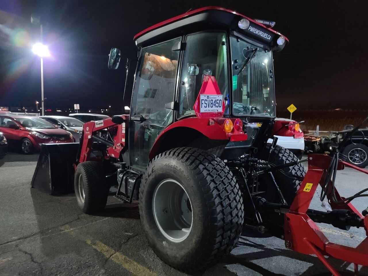 TYM T574H 2023 Rouge Longueuil, - photo #4