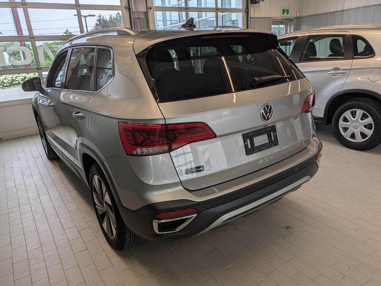 Volkswagen Taos 2024 Gris Gatineau - photo #18