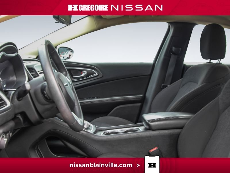2015 Chrysler 200 White Laval - photo #11