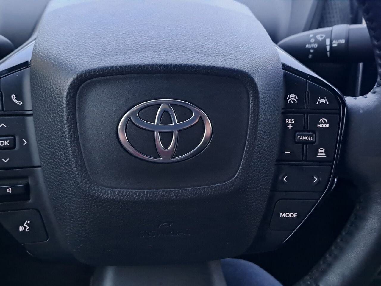 2023 Toyota bZ4X XLE TI Heavy Metal with Black Lac-Etchemin - photo #12
