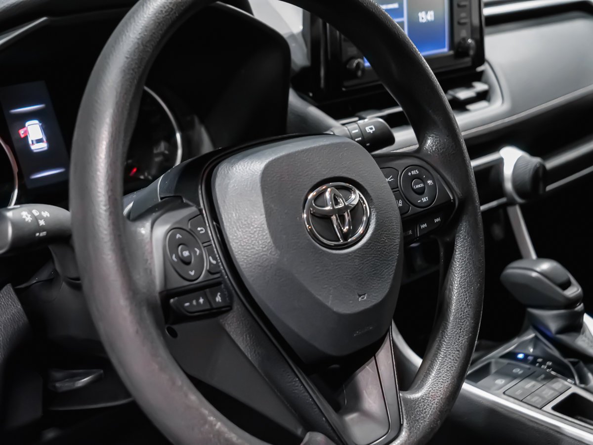 Toyota RAV4 LE 2021 Gris Montréal - photo #7