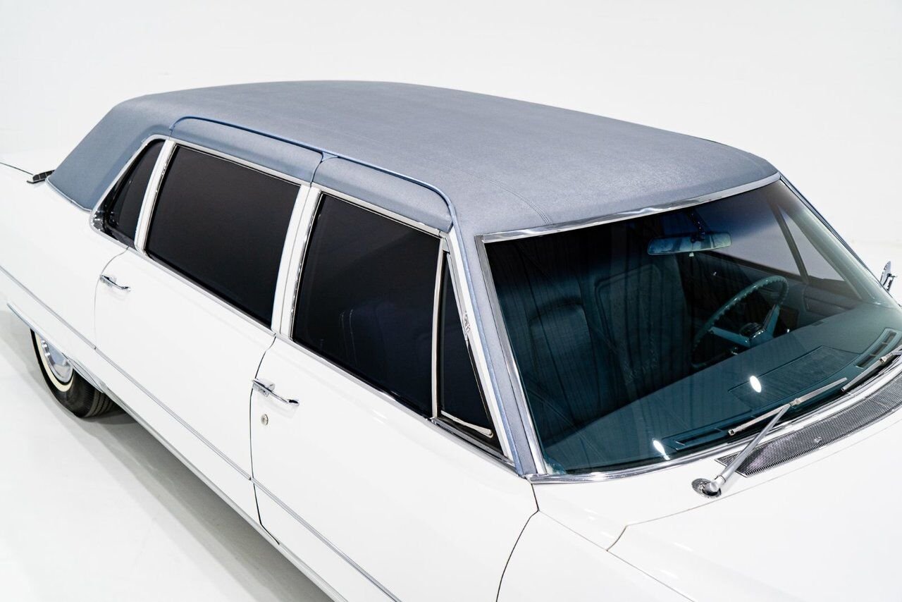Cadillac Fleetwood **PRICE IN USD** Factory Limo dual AC with only 18,892 miles 1966 Blanc Montréal - photo #36
