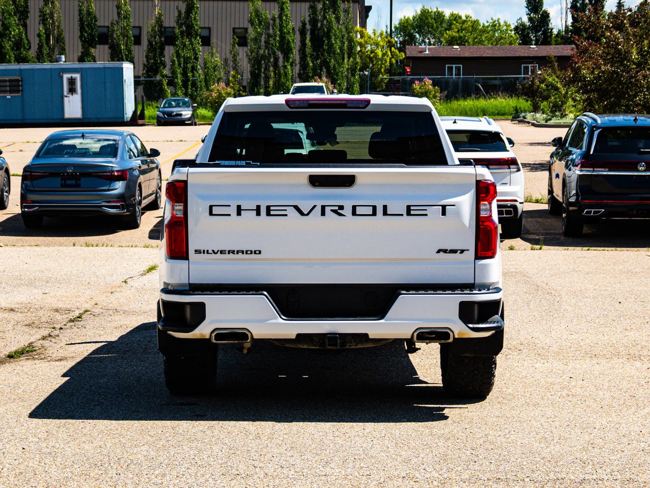 2023 Chevrolet Silverado 1500 4WD Crew Cab 147 RST White Sherwood Park - photo #11