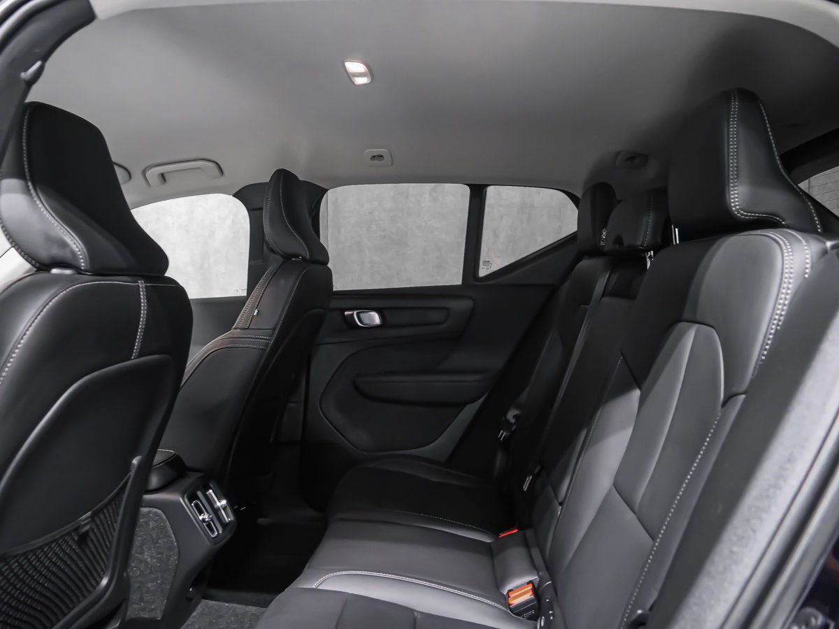 Volvo XC40 B5 CORE BRIGHT CLIMATE 2025 Noir Montréal - photo #11