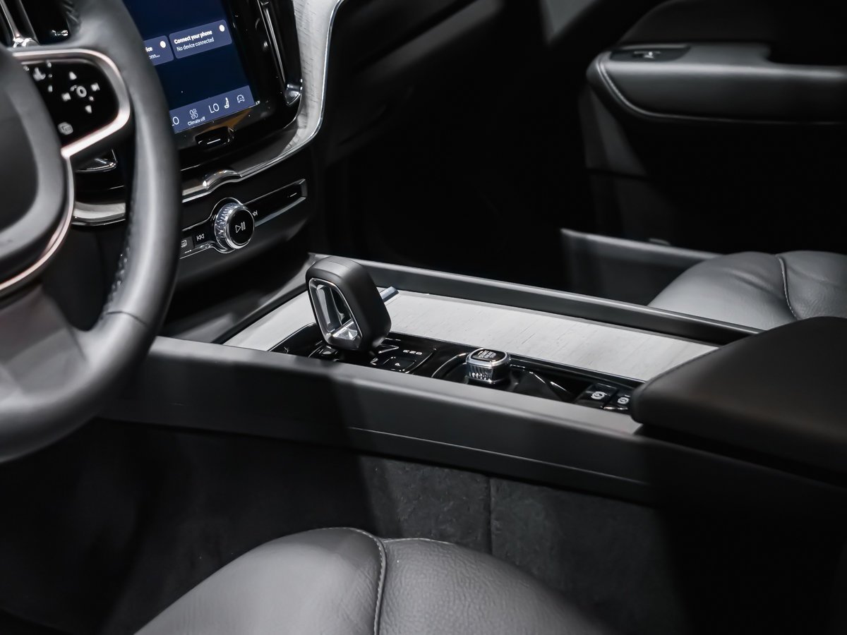 2025 Volvo XC60 Plug-In Hybrid T8 PLUS DARK CLIMATE HARMAN KARDON Black Montreal - photo #6