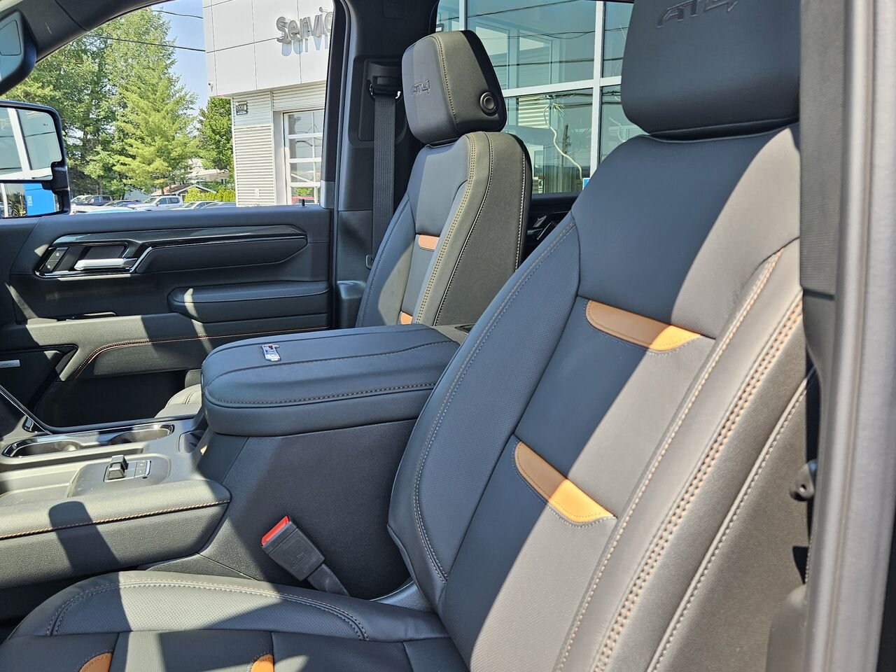 GMC Sierra 2500HD AT4 cabine multiplace 4RM 159 po 2026 Noir onyx Thetford Mines - photo #15