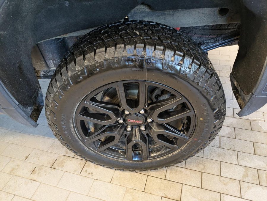 2024 GMC Sierra 1500 4WD Crew Cab 157" Pro Blue